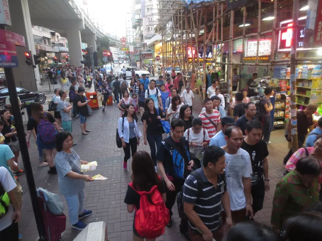 李显龙夫人撰文：中国今非昔比，香港已失窗口角色，须重新定位