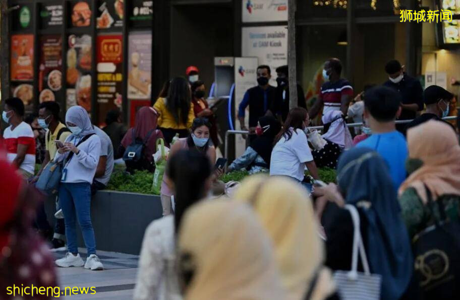 新加坡放宽堂食恐迎报复性挤爆，先开的小贩是恭喜？还是趟雷