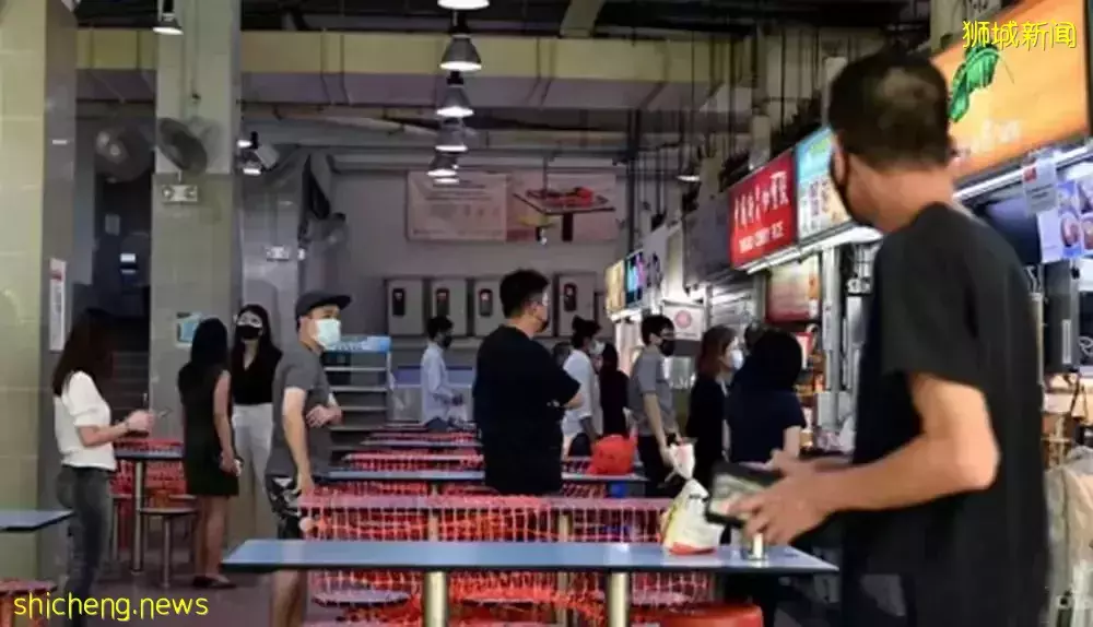 疫情3年“逼”走25万人,劳资市场出现“人荒”,困扰新加坡的人口魔咒再次加剧