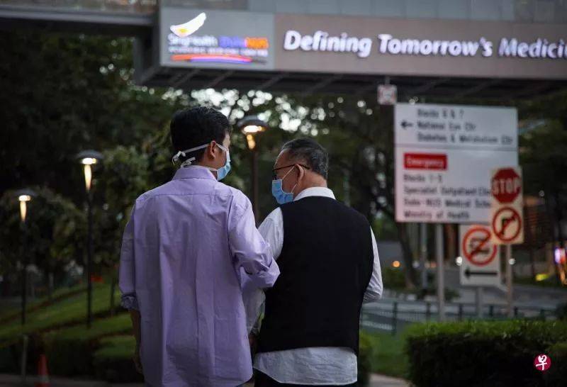 父亲狮城确诊后自己也染病 武汉男子请医生“保密”