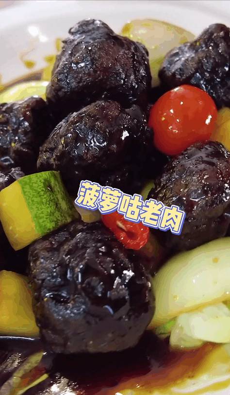 人均$15吃滿滿一桌!組屋樓下魚頭爐,湯底熬制5小時,太鮮了