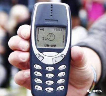 诺基亚经典型号再返新加坡~~$100不到就能买，不过有人喜欢吗？