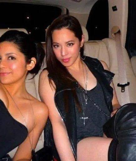 這個新加坡富二代上了亞裔富豪真人秀!手上戴一棟豪宅,跟宋朝太子妃做朋友