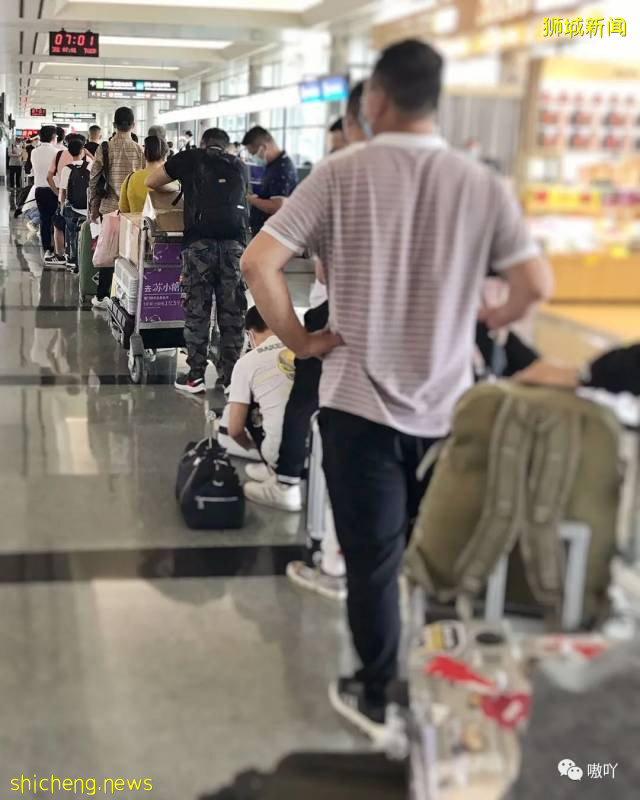 爲了回新加坡,一家3口買高價票,隔夜中轉28小時!