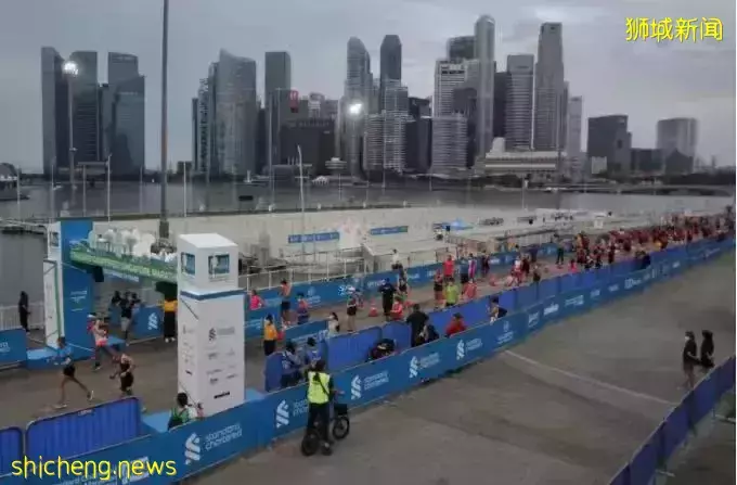 新加坡版“人從衆”模式開啓！50人集體泡腳？還有4000+人聚集活動