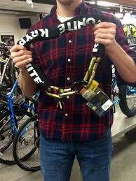 宏茂橋驚現鄰裏傷人案！一男子擦窗時被鄰居用鐵鏈爆頭