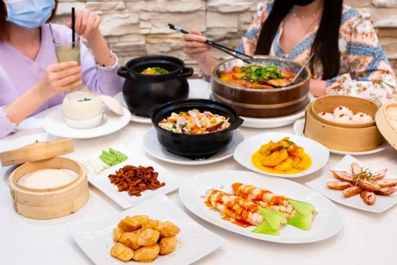 三人行新店開業!三人來吃就送招牌菜!全島三店同慶