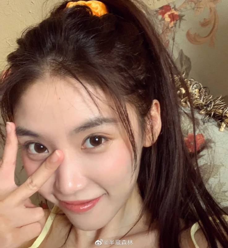 王思聪又上热搜了!点赞网红“不怪男人为她出轨”!网友:跟新加坡女伴真像