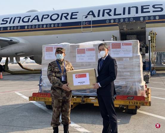 新航出的麻將被搶光！1700元，比LV和Tiffany好看！李光耀：誰也別想搞垮新航