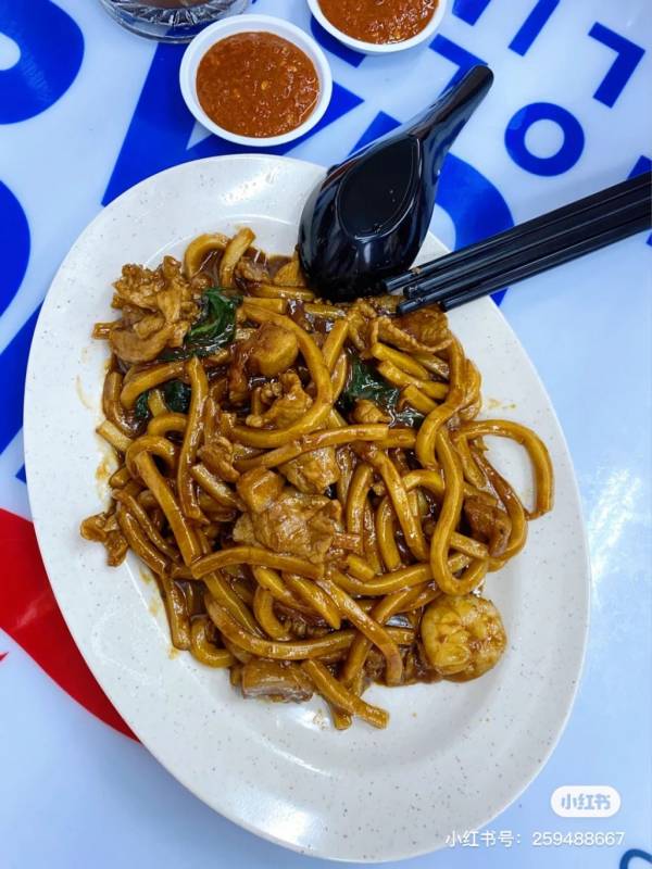 新加坡也能吃到马来西亚那一味!“怡保德记仔炒粉”锅气煮炒,饱到扶墙还不伤荷包
