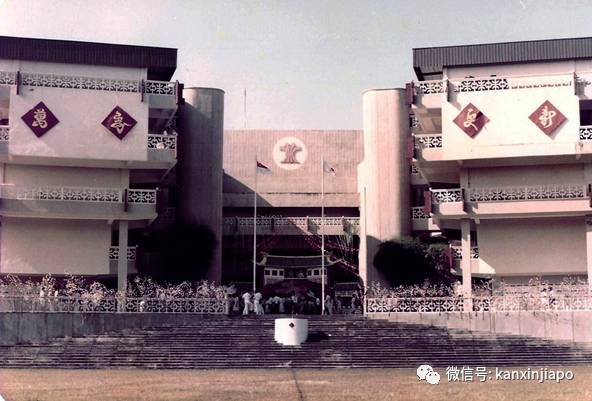 從木讷小子到新加坡“最帥議員”，改變他的女人到底是誰