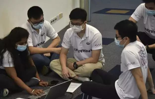 华中团队荣获 NTU 工程学院举办的机器人挑战赛冠军