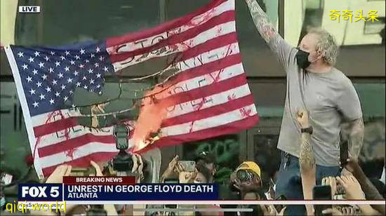 美記者感歎:特朗普害怕了!