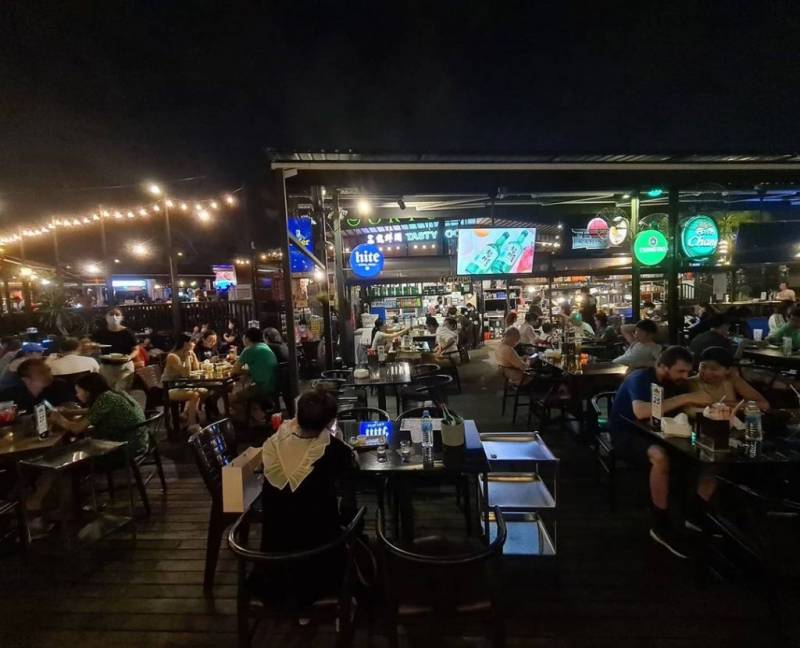 新加坡義順區露天酒吧🍻 Kamikaze Asian Tapas Bar 吹風喝酒吃燒烤，一串只要S$0.90