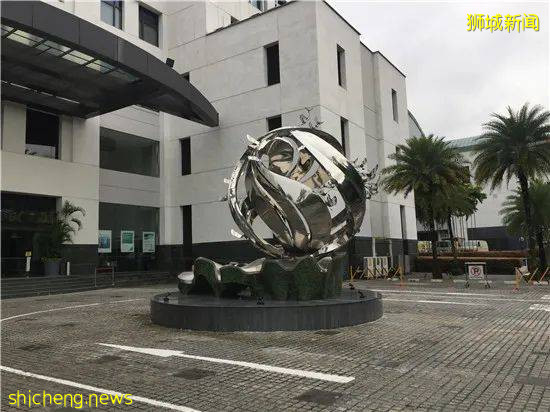 去新加坡留學，拿英國名牌大學文憑