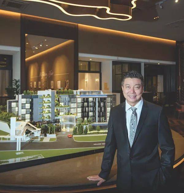 珠光宝气的Van Holland