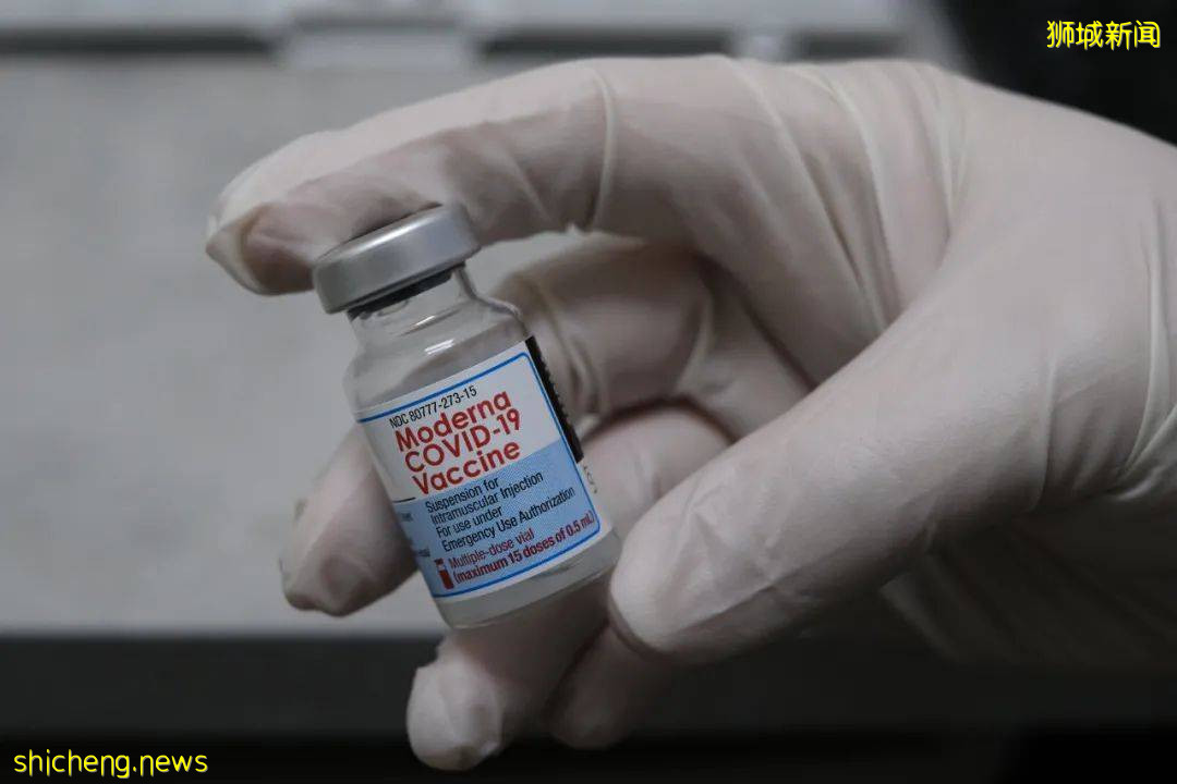 總確診超23萬！新加坡50人打第三針後仍感染，新增一死亡僅35歲 ！ 李總理、張文宏談防疫策略