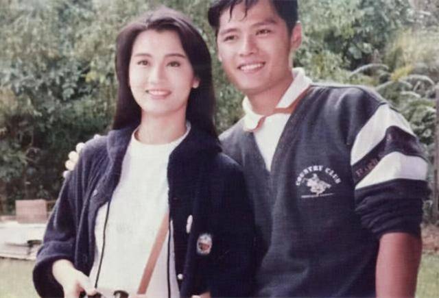 新加坡一哥一姐同框!56歲李南星仍帥氣,55歲陳莉萍發福難辨