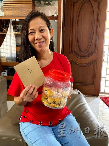 分隔馬新無法團聚 母女互送年餅解鄉愁