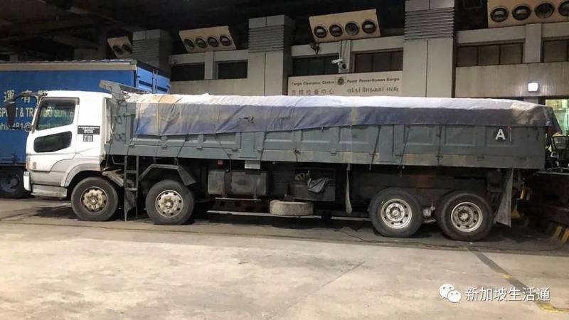 羅裏地板竟藏走私品,新加坡移民與關卡局查獲1492箱漏稅香煙