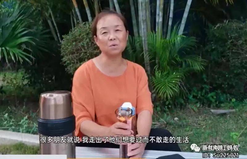 丟下丈夫爲自己而活，離家自駕遊的“中國阿姨”紅到美國和新加坡