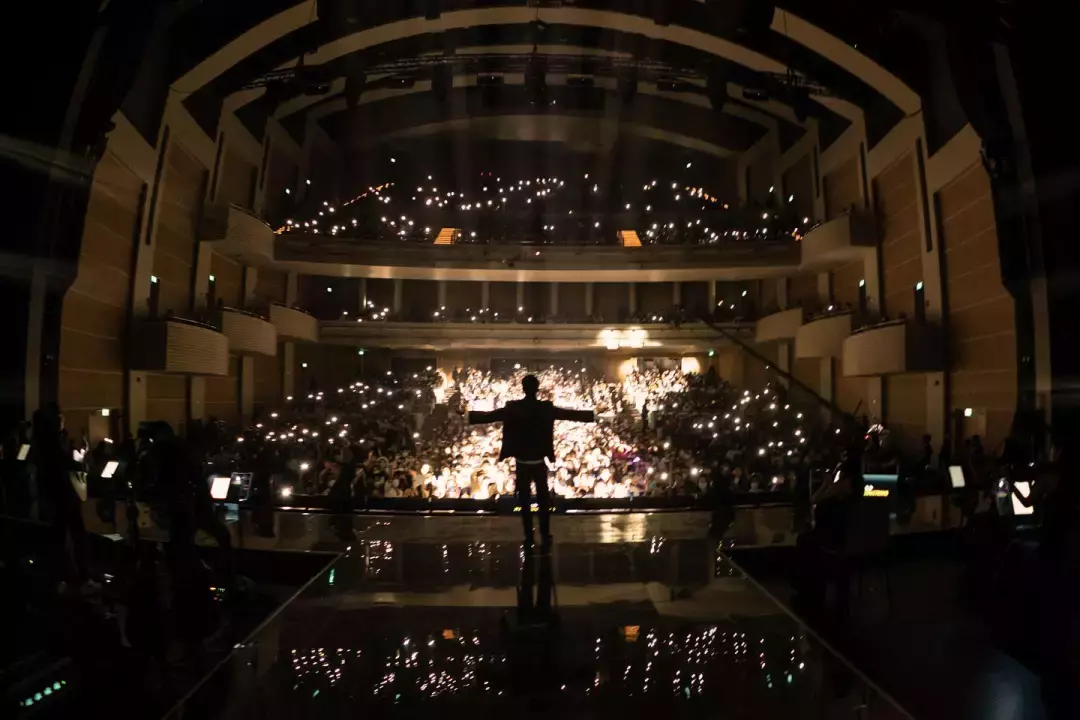 實拍:林俊傑2000人演唱會座無虛席、不設安全距離!王乙康到場