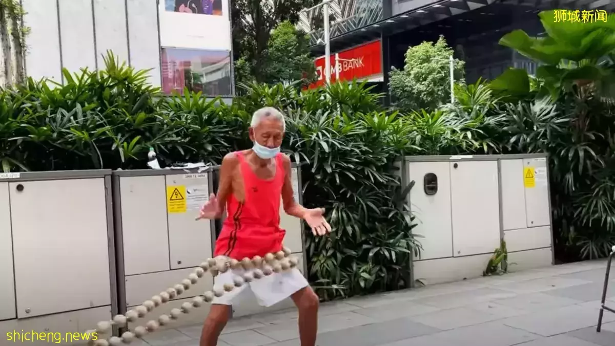 烏節路著名“木珠呼啦圈”街頭藝人過世 享年80歲