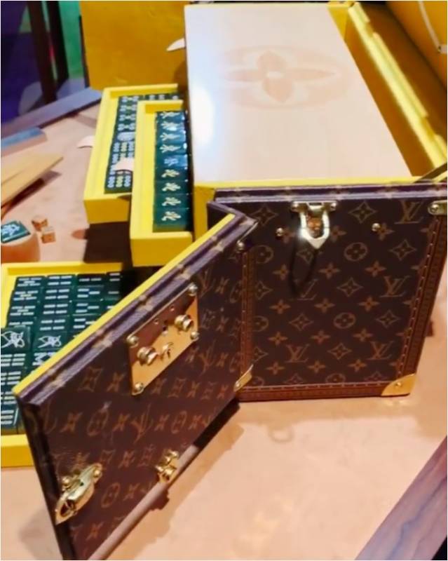 LV推出天價玉石麻將!!報價10.8萬新幣!!定價是愛馬仕限量麻將的2倍!!OMG