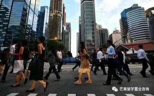 生育率僅1.1創新低、人口危機下的新加坡,要對這些外國人放開PR政策