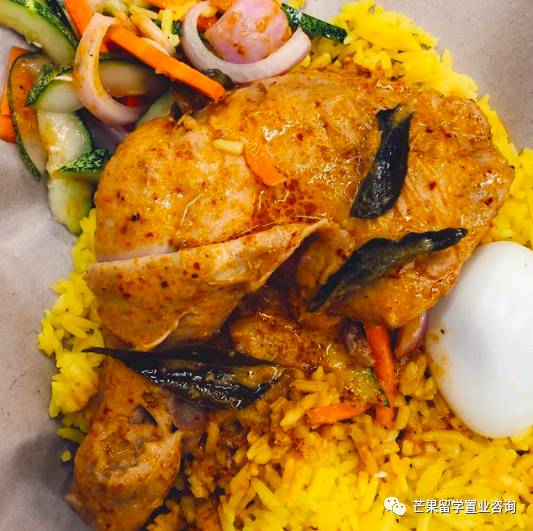 带大家看看新加坡平价美食和有梦幻浴室的酒店