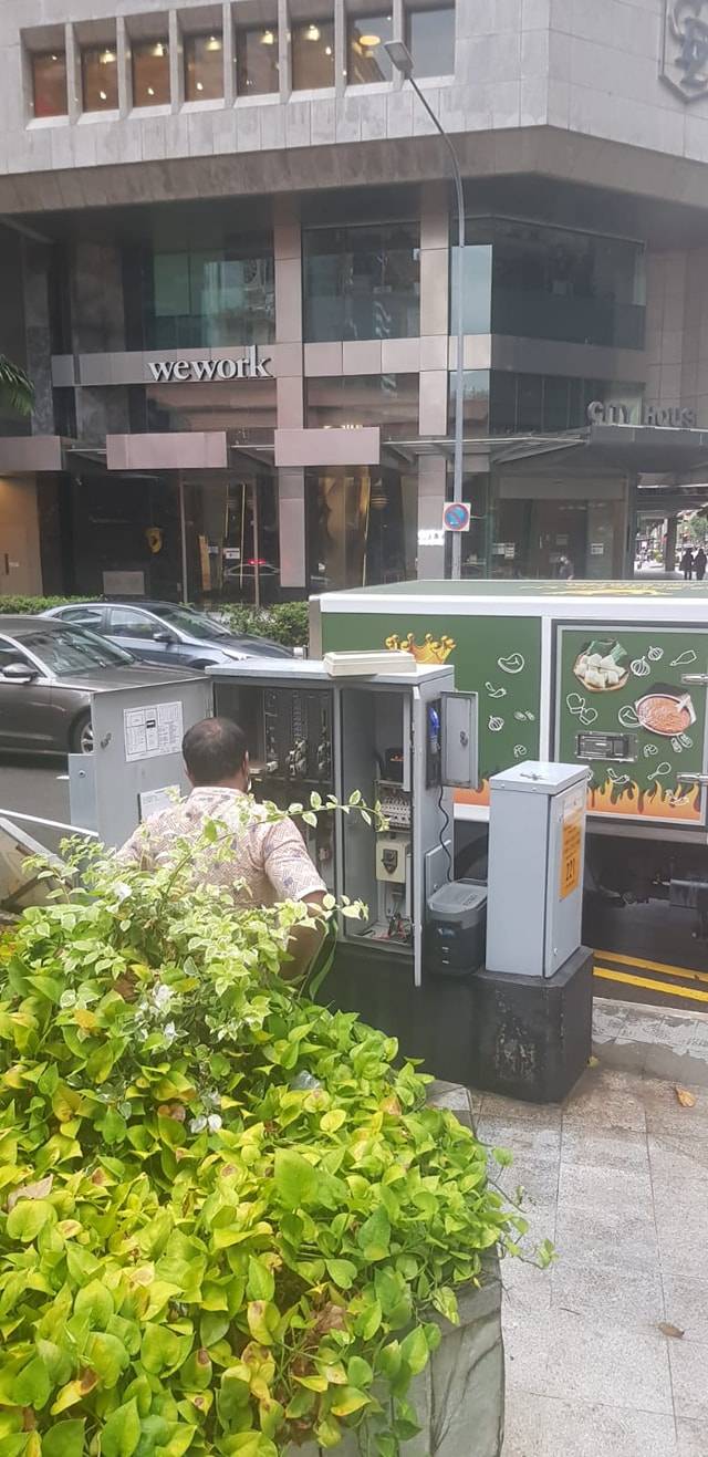 新加坡市中心老巴刹爆炸起火，緊急疏散50個攤販，濃煙滾滾