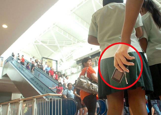 獅城海軍重口味 專拍學生妹裙底