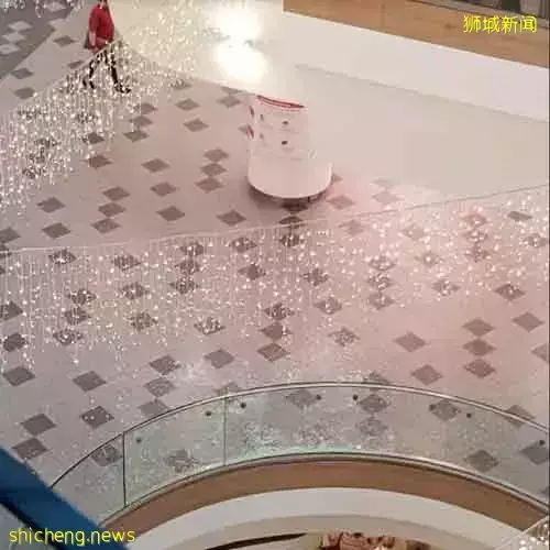 商場玻璃片爆破 玻璃雨 嚇壞人