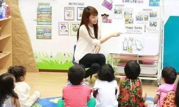 新加坡南侨中学开办华文语文特选课程,庆祝74周年校庆