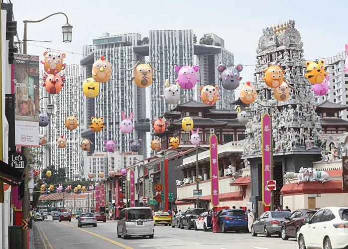 長相“不倫不類”如“怪物” 牛車水新春燈飾 又引熱議