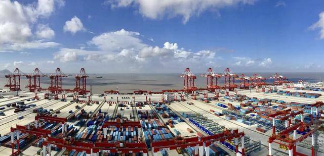 马六甲海峡不收费,弹丸之地的新加坡到底靠什么挣钱