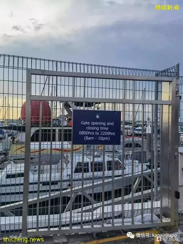 在新加坡看落霞云归，远眺柔佛海峡灯塔复明