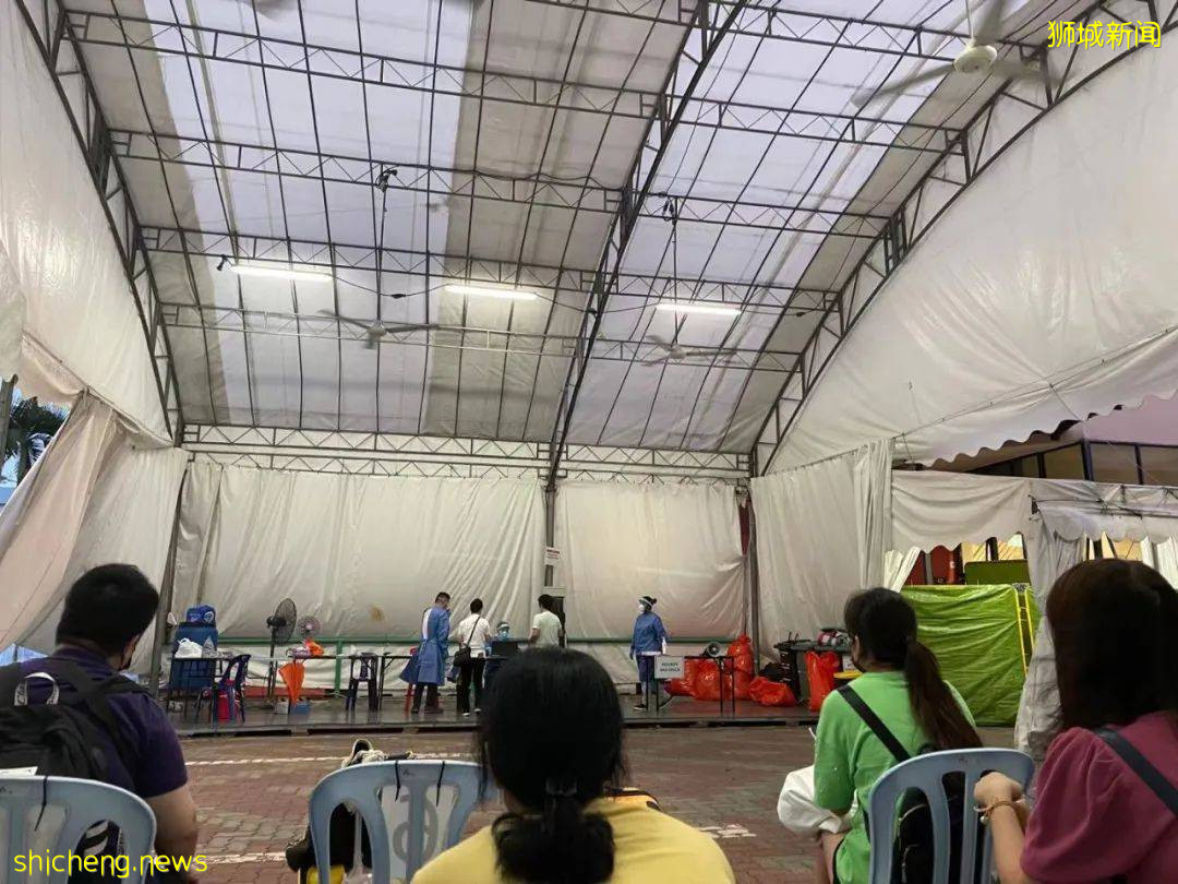 26歲女孩在新加坡確診，高燒、呼吸困難，自己叫救護車去醫院