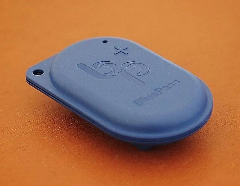 D'Crypt公司推出新防疫追踪器 45万客工将陆续配备蓝色手环Bluepass Tokens