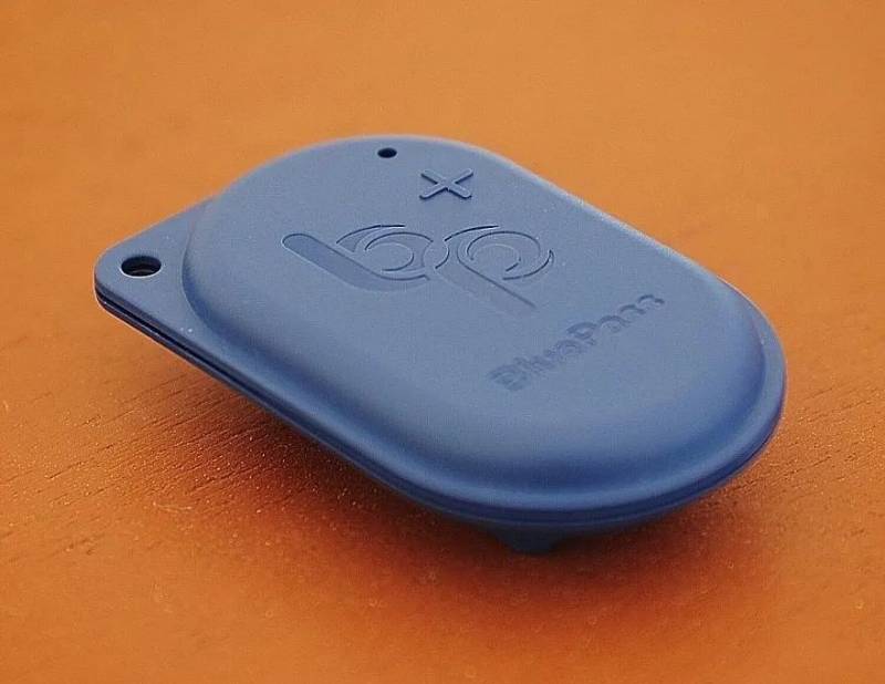 D'Crypt公司推出新防疫追踪器 45万客工将陆续配备蓝色手环Bluepass Tokens