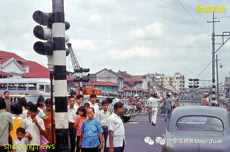 上世紀50-60年代,南洋島國新加坡,迎來經濟繁榮的第一次來臨時!