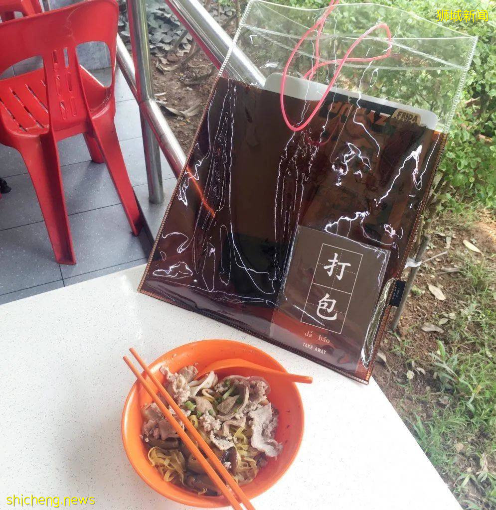 在新加坡,没有一个塑料袋逃的出被咖啡打包的命运