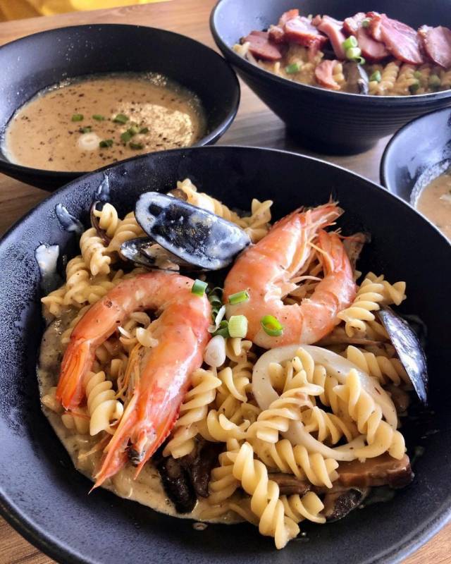 吃西餐不用花大錢!Wild Olives 餐點只從S$4.80起😍 嫩烤豬排、牛排、意面,平價好吃又大份