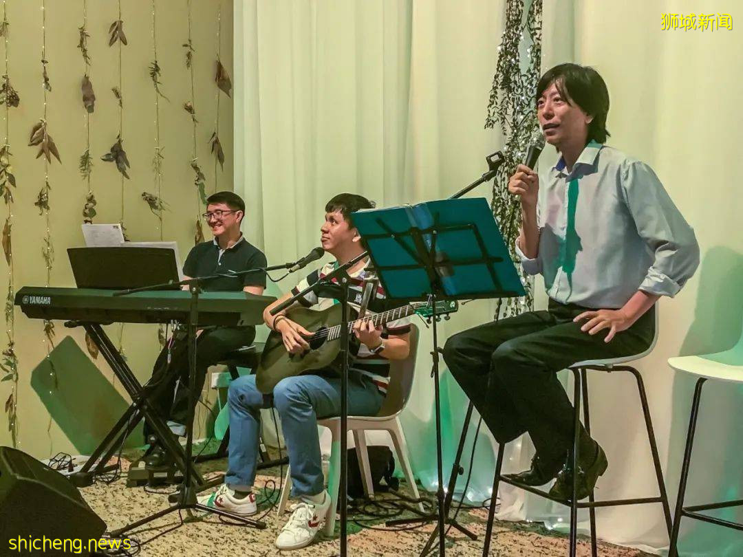 經營24年不賣酒只賣歌，捧出衆多新加坡歌手，新加坡最後一家民歌餐廳這個星期天熄燈