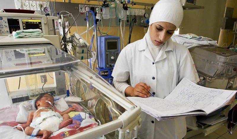 有人提議:新加坡女子強制服兵役,可以提高生育率