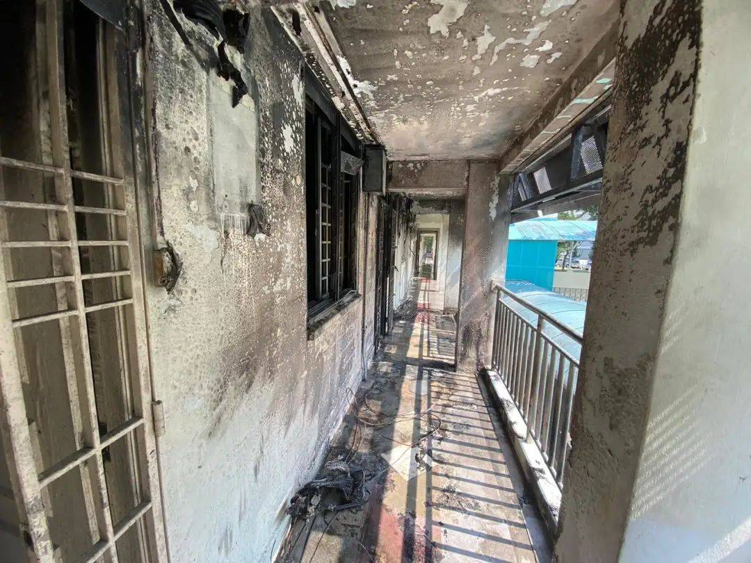 黄埔一租赁组屋突发大火,一家六口身陷火海,十人送院,百人紧急疏散