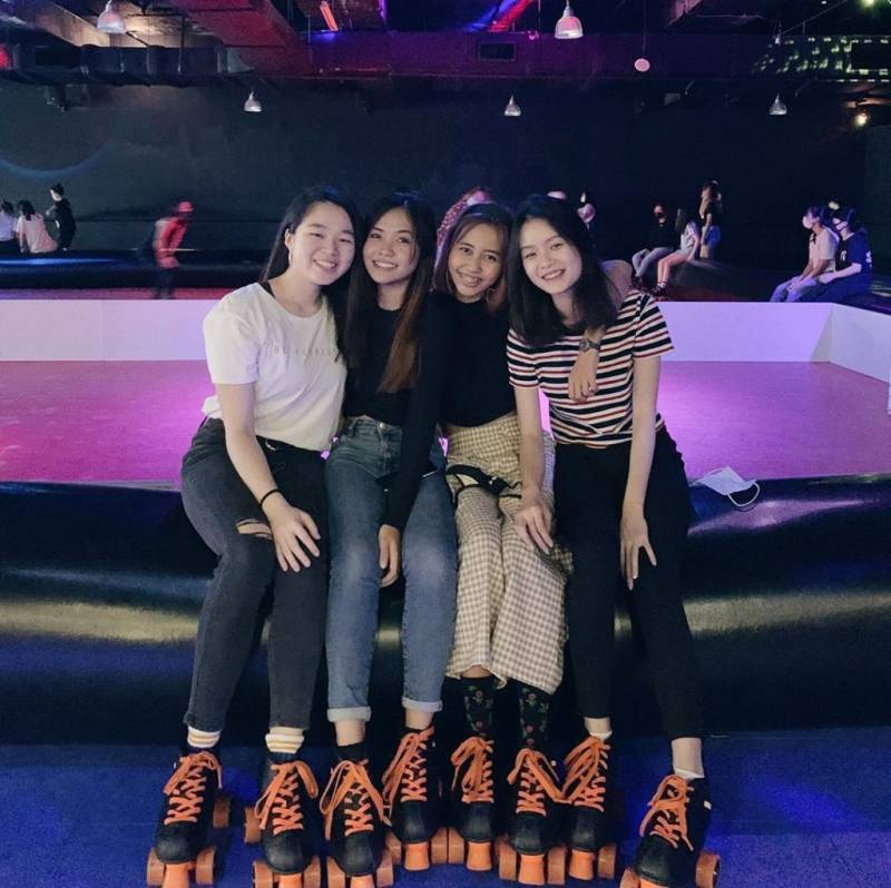 新加坡最大室內旱冰場 “HiRoller” ！💈80、90後的青春、複古迪斯科 + 邊滑邊蹦迪💃🏻🕺🏻