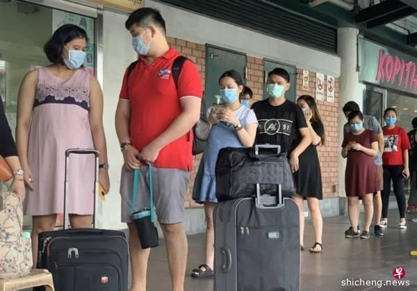 ◤行动管制◢获安排乘坐专车越堤 数十孕妇挺肚返马