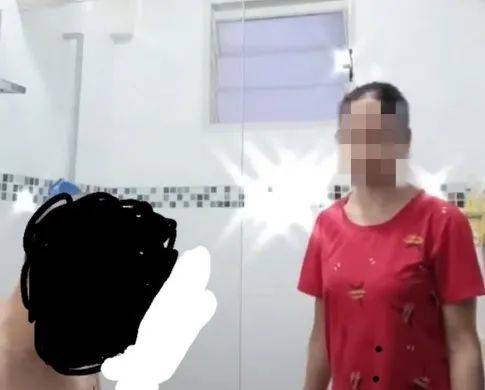 新加坡一女佣竟然把为年长雇主冲澡拍成小视频，上传到抖音海外版，引发众怒
