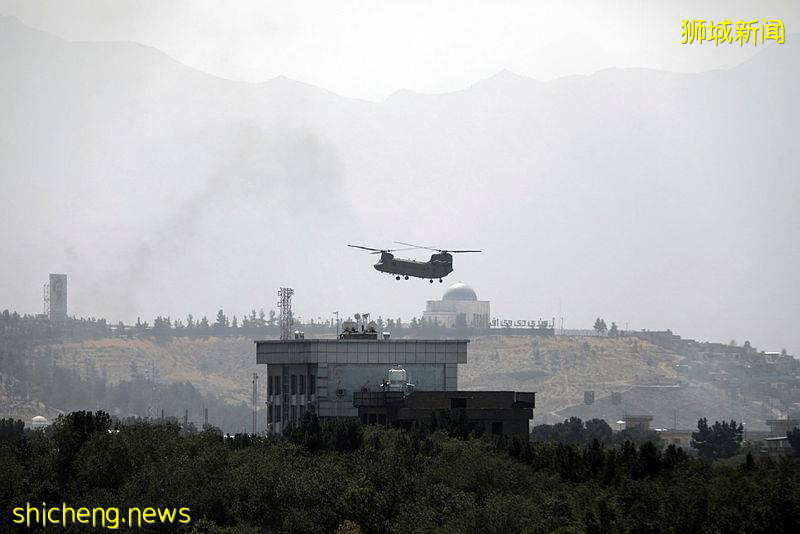 李光耀又“神預言”了美國和阿富汗？一夜變天！難民扒飛機高空跌落，自拍視頻曝光